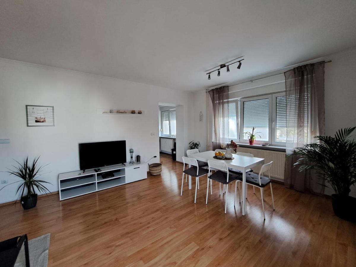 Charming Celje City Center Apartment Luaran gambar